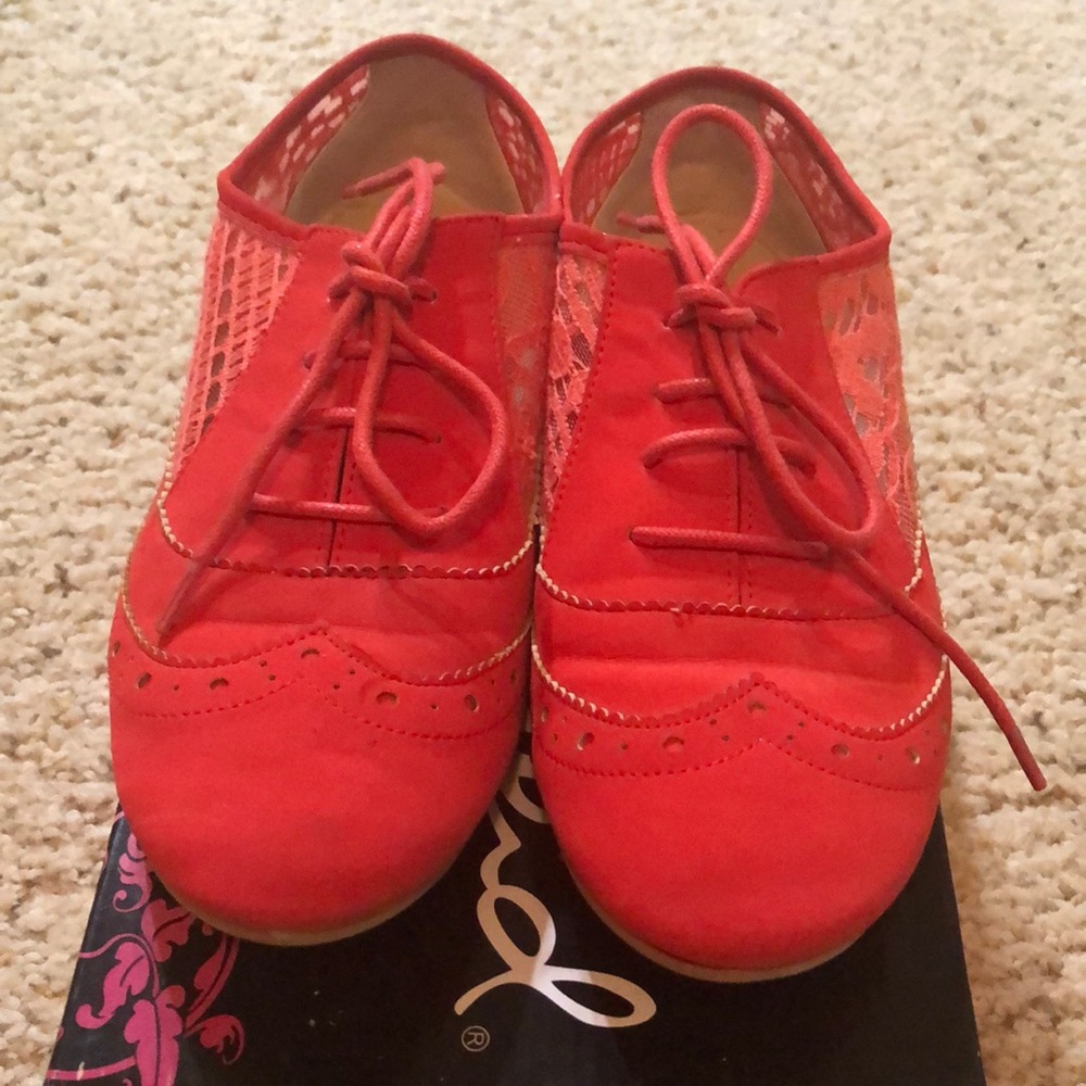Tennis like shoes